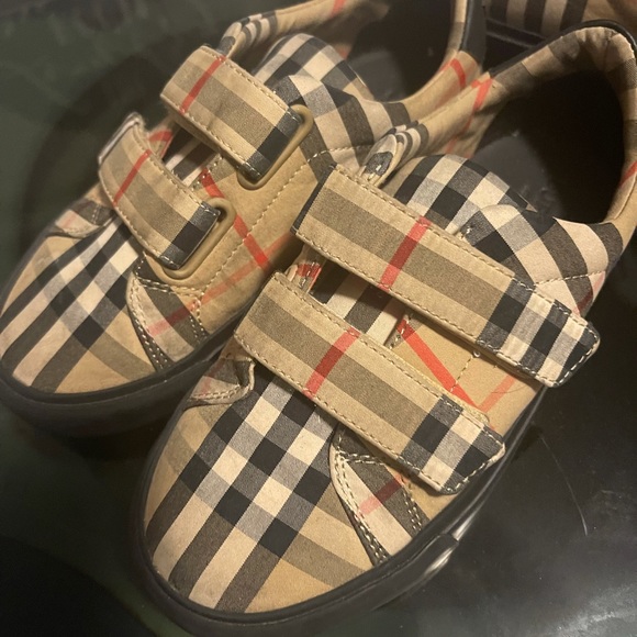 COPY - Burberry Sneakers Boys size 30 (little kids 12) - Picture 1 of 3